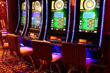 lombaqq mobile app showing sportsbook and live casino menus